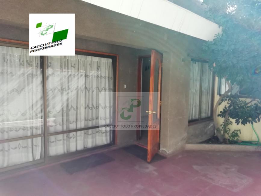 ARRIENDO CASA SOLIDA EN PLENO CENTRO