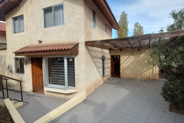 ARRIENDO CASA DE 130 M2 CONSTRUIDOS EN LOS ANDES