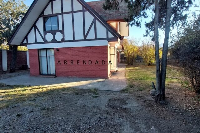 ARRENDADA AMPLIA CASA EN CONDOMINIO EN LA CIUDAD DE LOS ANDES