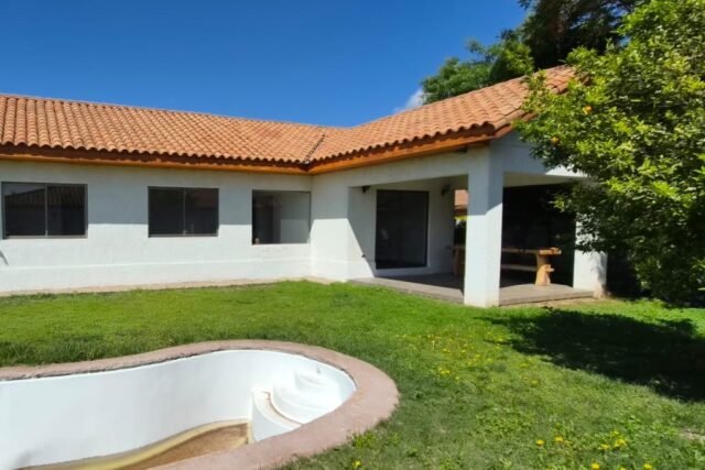 VENDO HERMOSA CASA EN CONDOMINIO CENTRAL EN RINCONADA DE LOS ANDES